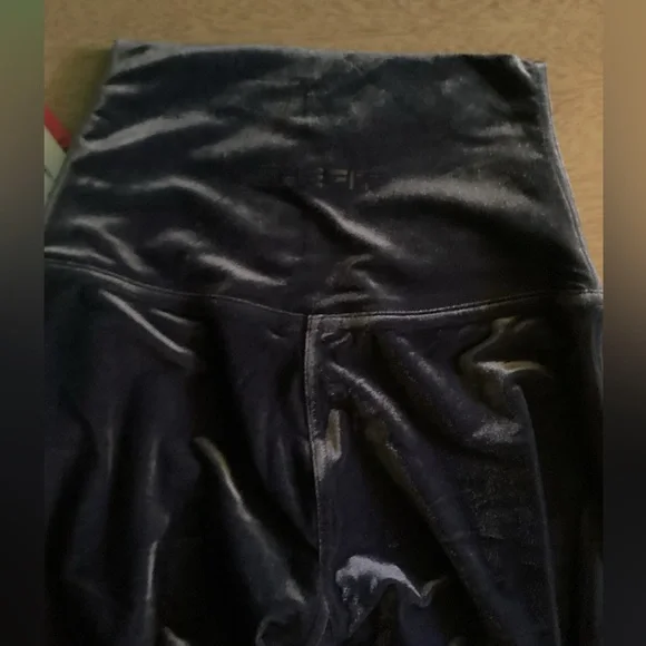 Shefit Limited Edition Velvet Leggings Size Small NWT - Picture 5 of 12